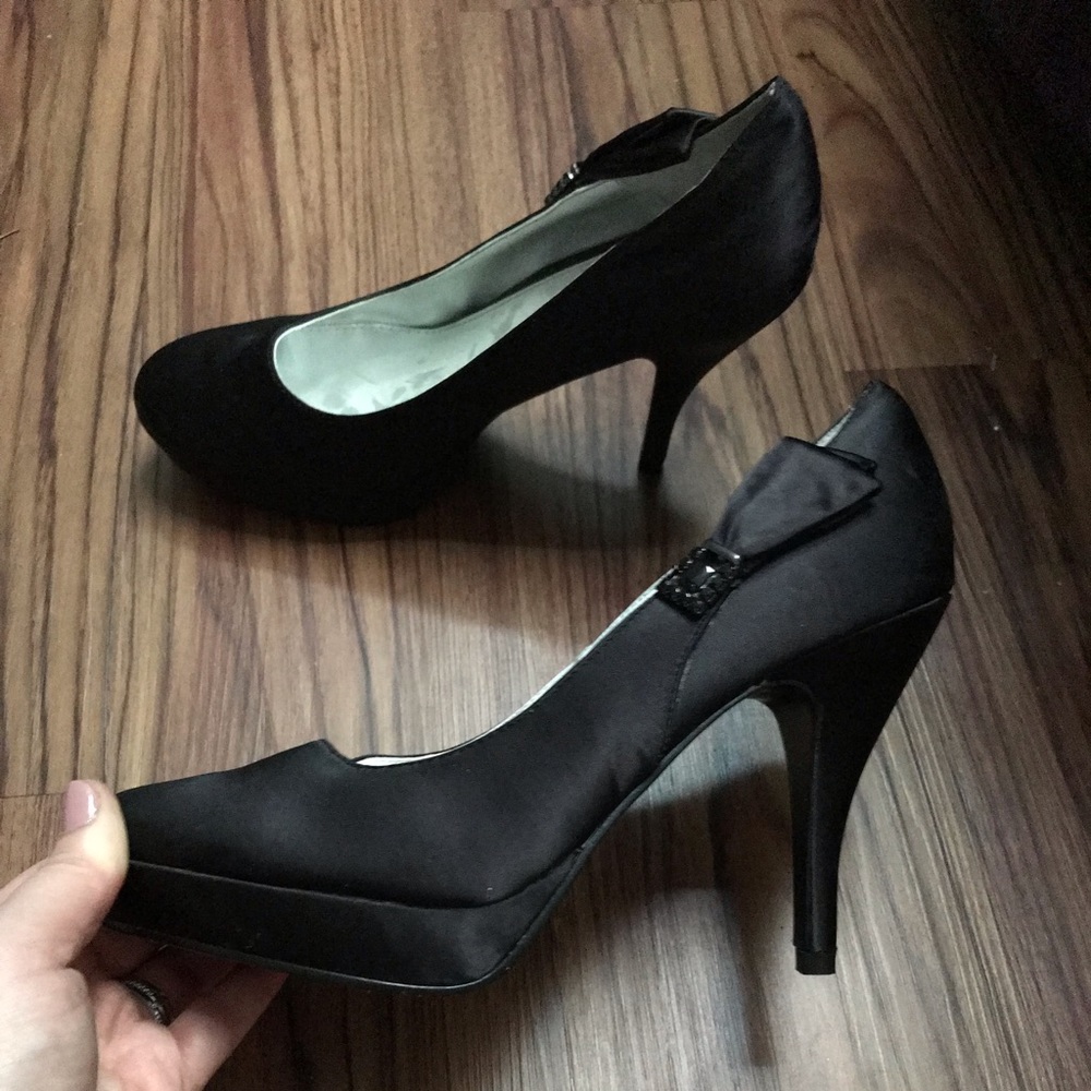 Black satin heels with a bow!